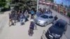 Жаңжал тартылган видеодон кесилген сүрөт