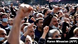 په ارمنستان کې اعتراض کوونکي د خپل صدراعظم استعفا غواړي