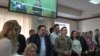 Москва шаардык соту "Новое величие" тобунун мүчөсү Анна Павликованы камакта калтырган учуру. 