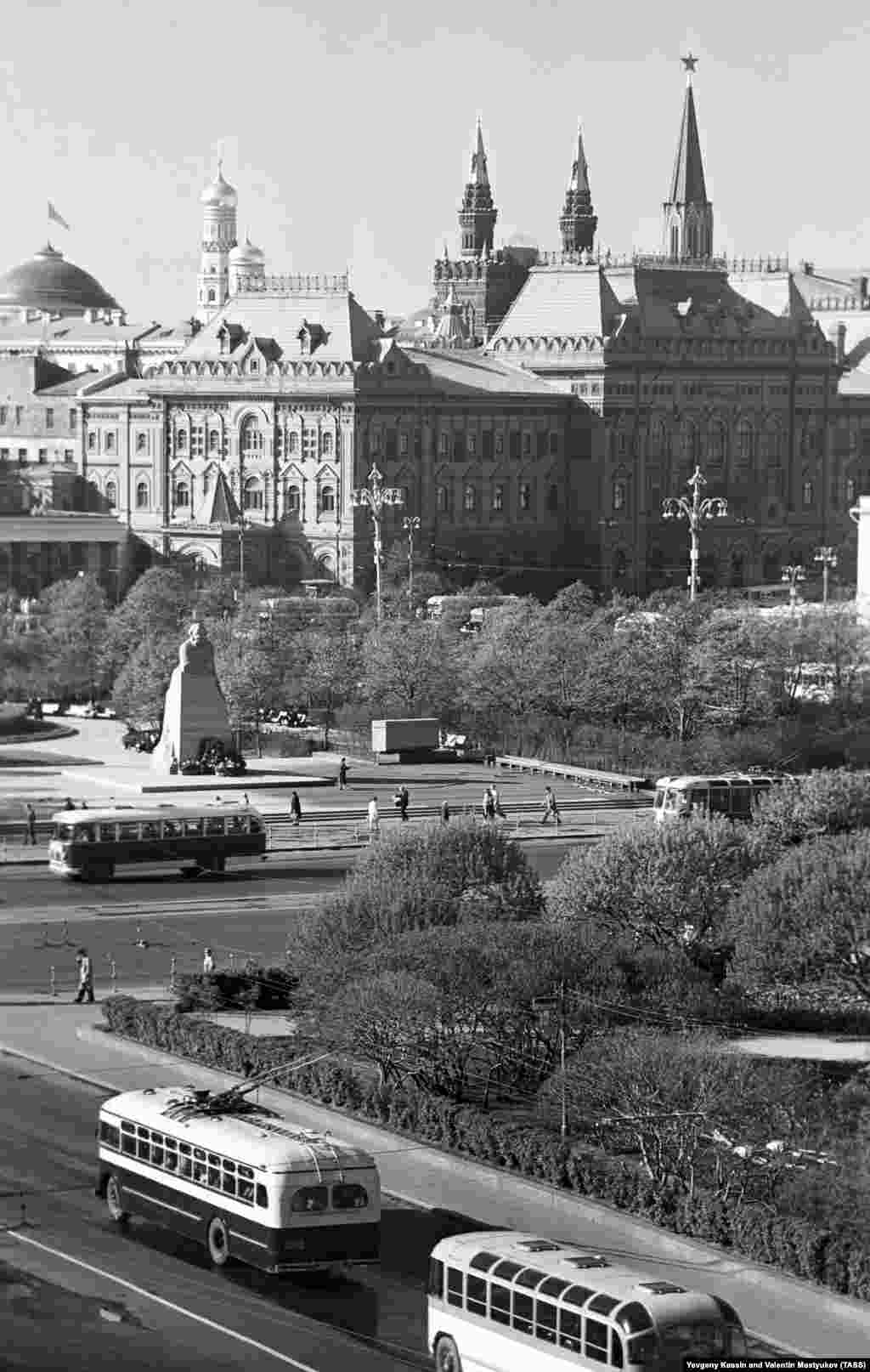 Vedere din piața Sverdlov, Moscova, mai 1962.