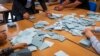 Numărarea voturilor în Gardouch, sud-vestul Franţei. 26 mai 2019