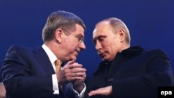 Doi prieteni, Vladimir Putin și preșdintele CIO, Thomas Bach la Soci în 2014