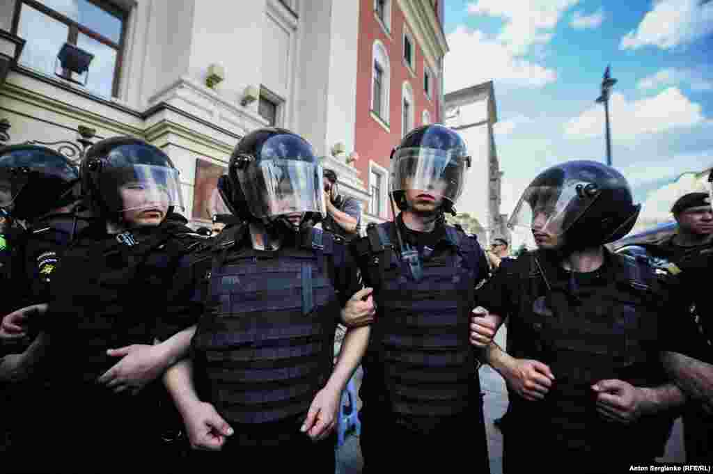 There was a huge police presence on the streets of Moscow before the planned protest, which had not been sanctioned by authorities. 