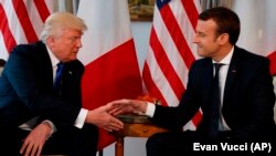 Președintele Donald Trump, cu omologul său francez Emmanuel Macron la Bruxelles în mai 2017