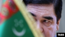 Häzirki Konstitusiýa laýyklykda, 58 ýaşly prezident Gurbanguly Berdimuhamedowyň prezidentlik möhleti 2017-nji ýylda tamamlanmaly. 