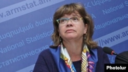 Armenia - Laura Bailey, head of the World Bank office in Yerevan, attends the presentation of an Armenian household survey, Yerevan, 18Nov2014.