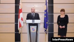 განათლებისა და მეცნიერების მინისტრი გიორგი მარგველაშვილი და გამოცდების ეროვნული ცენტრის ხელმძღვანელი მაია მიმინოშვილი.