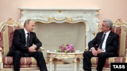 Встреча Сержа Саргсяна (справа) и Владимира Путина (архив) 