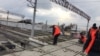 Строительство нового аэропорта на базе аэродрома «Ташкент-Восточный» в Кибрайском районе Ташкентской области и наземного метро, общая протяженность которого составит 52,1 км, началось в прошлом году. 