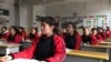 Синҗандагы "тәрбия үзәгендә" эшләгән кеше йоклатмый һәм ашатмый азаплаулар турында белдерә