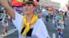 Футбольних фанатів розважають барабанами