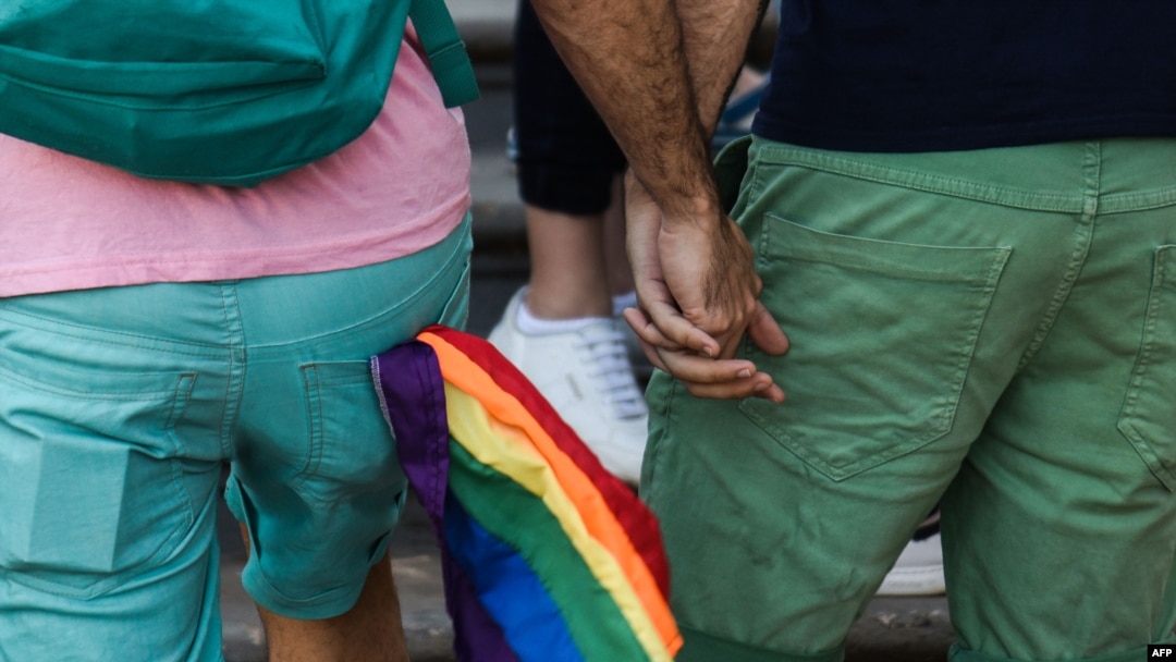 Ovaj slučaj otvara put i drugim parovima za ravnopravnost, ne samo u udomiteljstvu, nego i u nekim drugim slučajevima, kaže Daniel Martinović iz udruge „Dugine obitelji“.