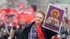 Селфи с портретом Сталина на Красной площади