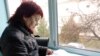 Алие Дегерменджи в больнице, где находится в тяжелом состоянии ее арестованный муж Бекир. Симферополь, 15 декабря 2017 года 
